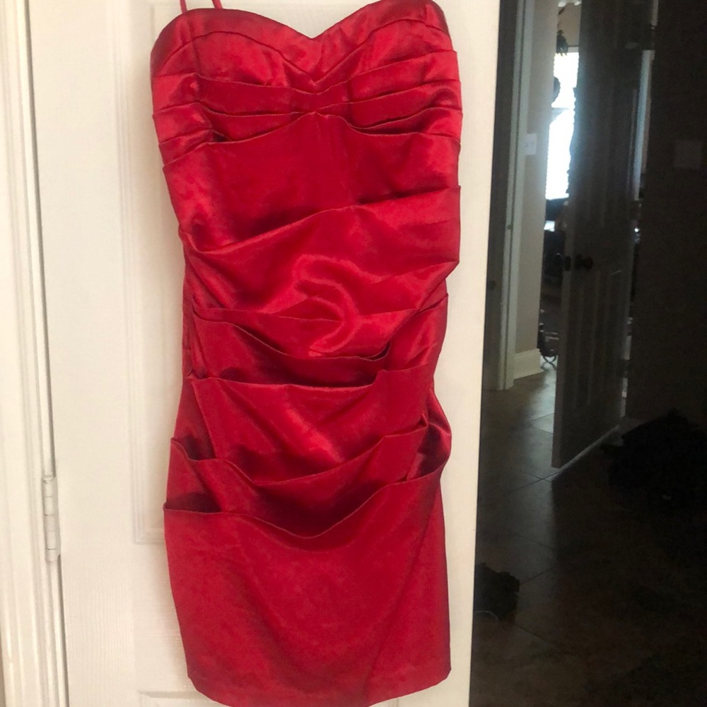 Red dress - Picture 2 of 2